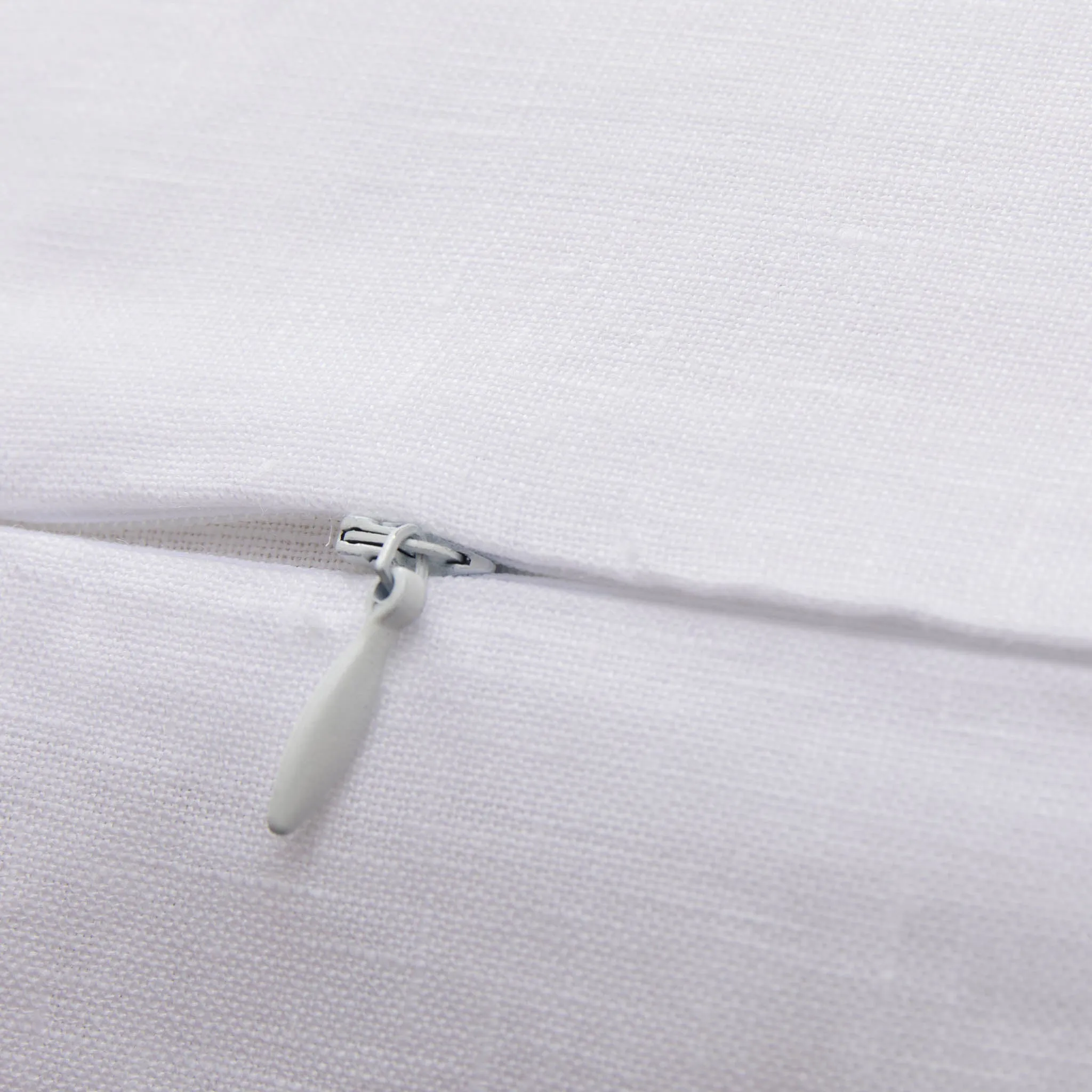 Ferro Cushion Cover [White]